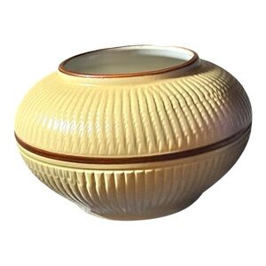 Vintage round pottery planter/vase yellow w/ brown trim ribbed/fluted texture 6”